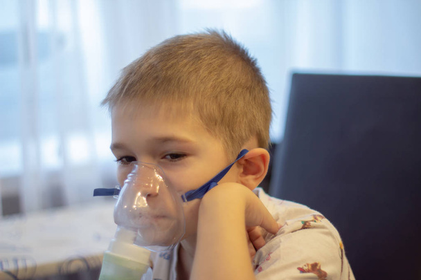 Dziecko z inhalatorem - Zdjęcie, obraz