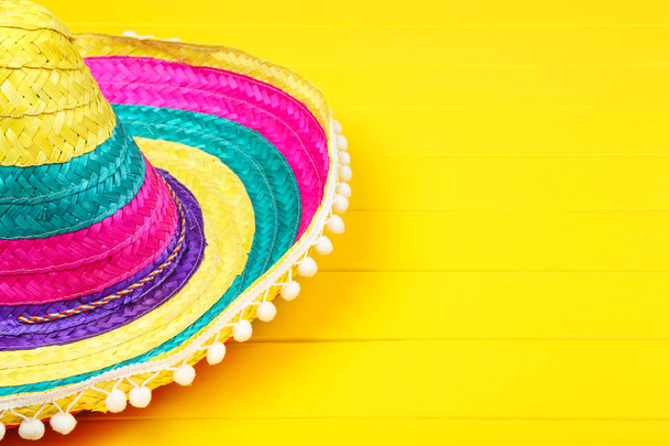 Mexican hat on yellow wooden table - Fotografie, Obrázek