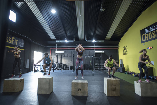 People training in crossfit class jumping on boxes - Foto, Imagem