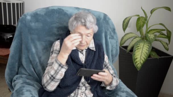 Older woman is very disappointed because she cannot use a smartphone - Footage, Video