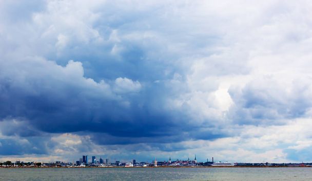 Blue Thunder Clouds over the city - Fotó, kép
