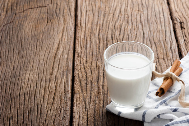 un bicchiere di latte - Foto, immagini