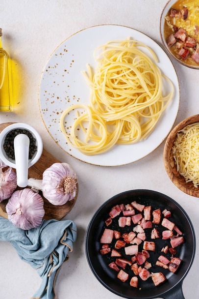 Spaghetti pasta alla carbonara - Фото, зображення