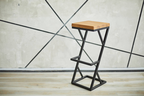 bar stool made of wood and metal. - Foto, afbeelding