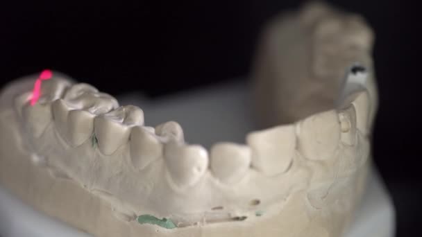 Widok zbliżenia w procesie skanowania w stomatologicznym skanerze 3D - Materiał filmowy, wideo