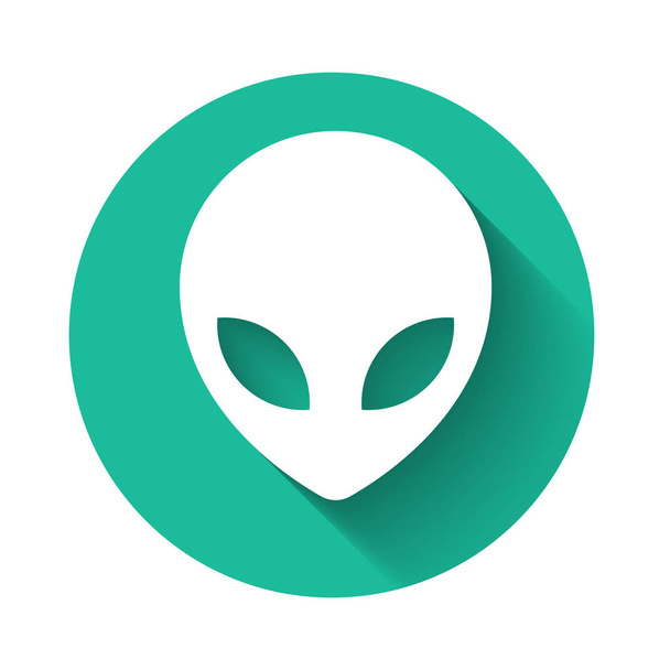 Λευκό Alien εικονίδιο απομονώνονται με μεγάλη σκιά. Εξωγήινο εξωγήινο πρόσωπο ή σύμβολο κεφαλής. Πράσινο κουμπί κύκλου. Εικονογράφηση διανύσματος - Διάνυσμα, εικόνα