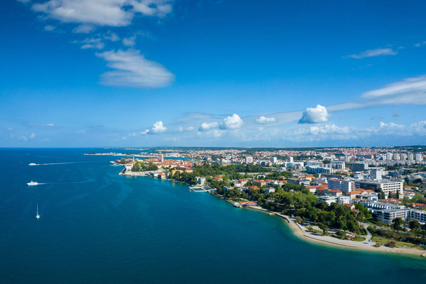 Vue aérienne de la ville de Zadar. Heure d "été en Dalmatie
  - Photo, image