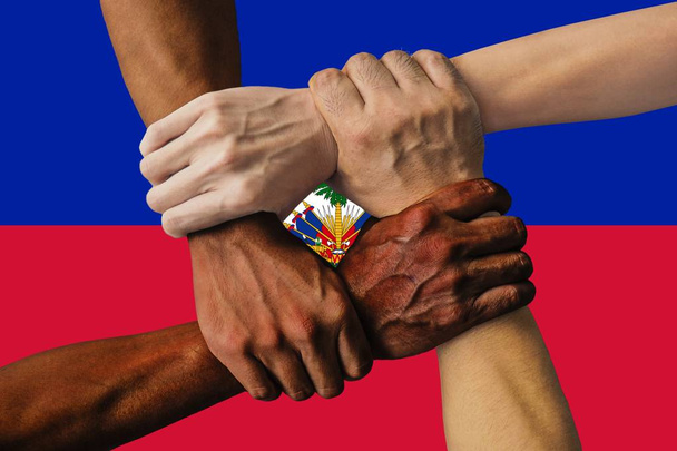 Drapeau d'Haïti, intégration d'un groupe multiculturel de jeunes
 - Photo, image