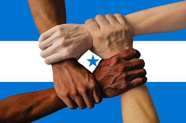 Drapeau du Honduras, intégration d'un groupe multiculturel de jeunes
 - Photo, image