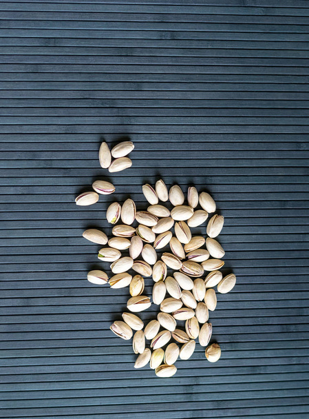 Zdrowa żywność dla obrazu tła z bliska orzechy pistacji. Tekstury orzechy na widok z góry makiety pistacjowy - Zdjęcie, obraz