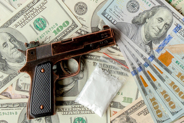 pistols and drugs against the background of dollars - Foto, Imagem