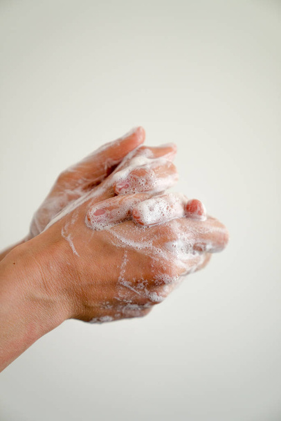 close up de mulher lavar as mãos
 - Foto, Imagem