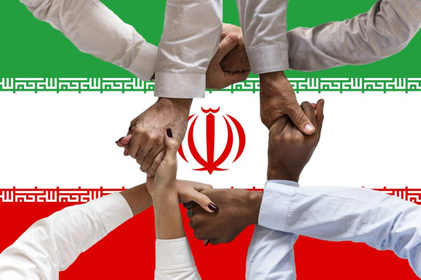 Iranin lippu, monikulttuurisen nuorisoryhmän yhdistäminen - Valokuva, kuva