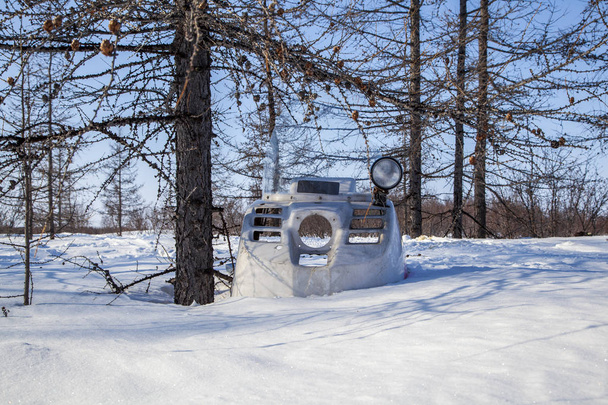 The extreme north of Yamal, tundra, dismantled snowmobile, eleme - Photo, Image