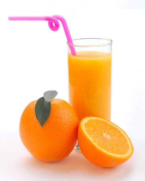 ガラスと、オレンジ色のオレンジ ジュース - 写真・画像