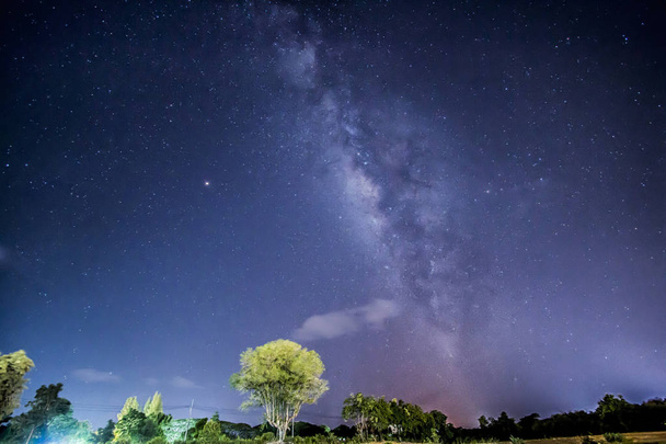 夜空の美しい天の川銀河  - 写真・画像