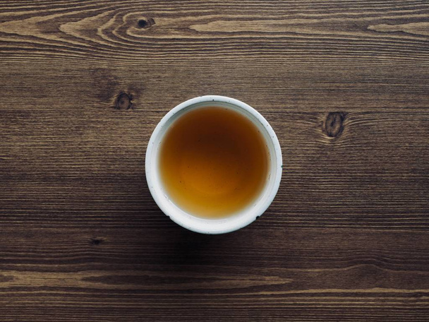 Tea on wooden boards and porcelain cups, black tea - Zdjęcie, obraz