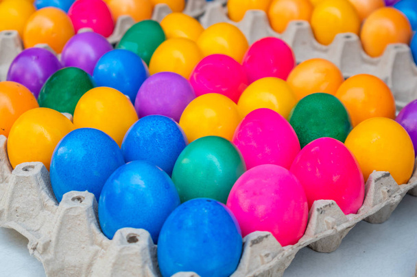 Színes húsvéti tojást teljes háttérben. Closeup nézet - Fotó, kép