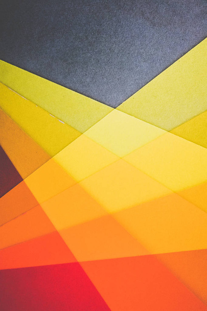 jednoduché geometrické grafické pozadí s barevným papírem - Fotografie, Obrázek