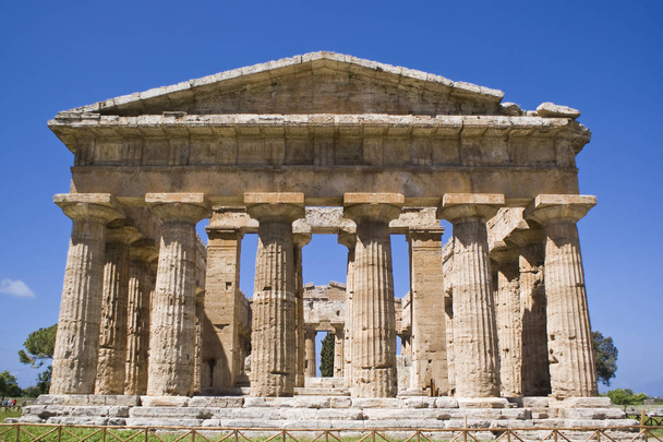 Neptunuksen temppeli, Paestum
 - Valokuva, kuva