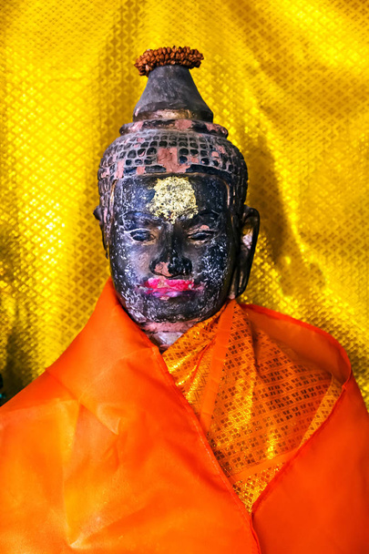 Posąg medytacyjny Buddy Happy Bodhi dzień. - Zdjęcie, obraz