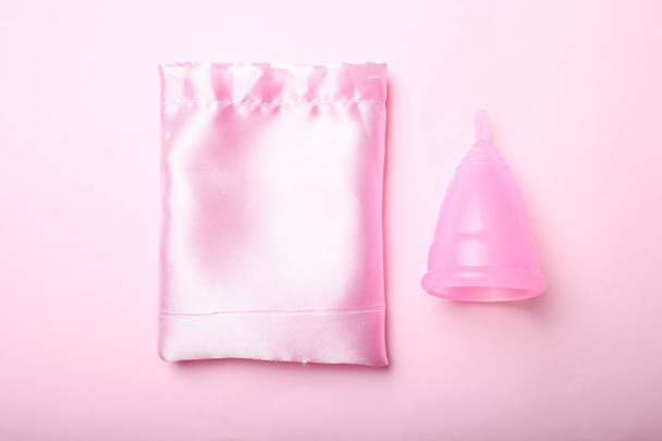 багаторазова силіконова менструальна чашка
 - Фото, зображення