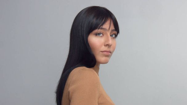 MIxed race brunette woman with blue eyes in studio - 写真・画像