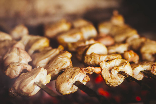 Grilled meat on skewers on the grill for the holiday barbecue - Foto, Imagen