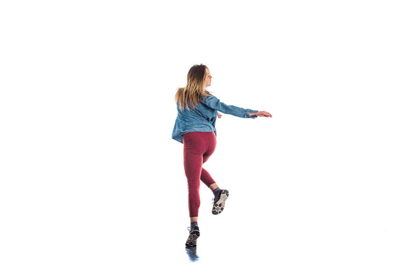 Menina em sportswear fazendo breakdance
 - Foto, Imagem
