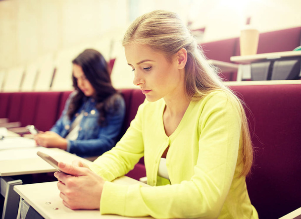 student girls with smartphones on lecture - Foto, Bild