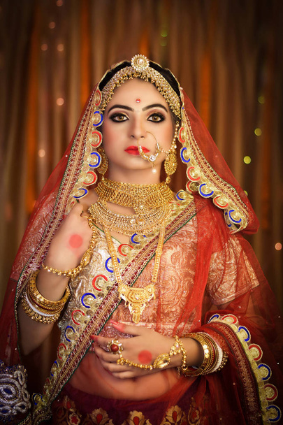 Portré vonzó indiai hindu menyasszony - Fotó, kép