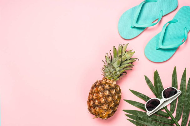 Summer travel holiday vacation background flat lay. - Foto, immagini