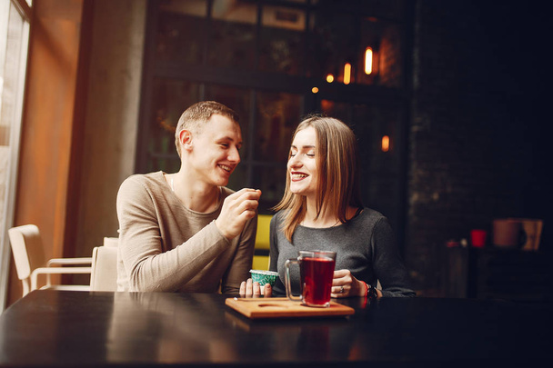 couple in a cafe - Foto, afbeelding
