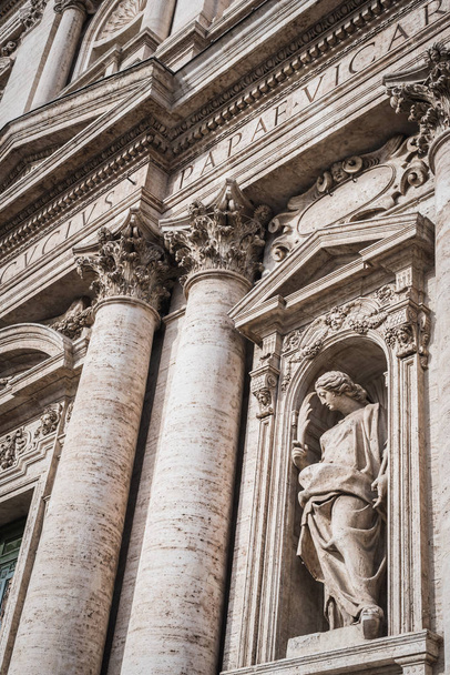 Antiikin Rooman kirkon arkkitehtuuri Roomassa
 - Valokuva, kuva
