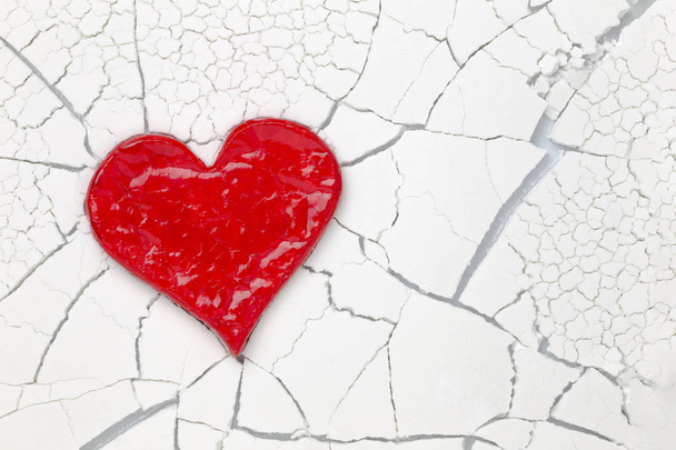 Red love heart on cracked white wall texture background with copy space - Photo, Image