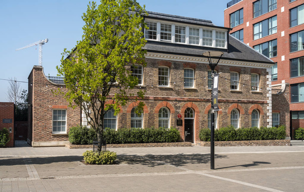 Conversión de edificios antiguos del Arsenal en apartamentos modernos
 - Foto, imagen