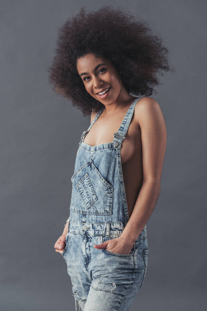 Afro American woman in jean overalls - Foto, afbeelding