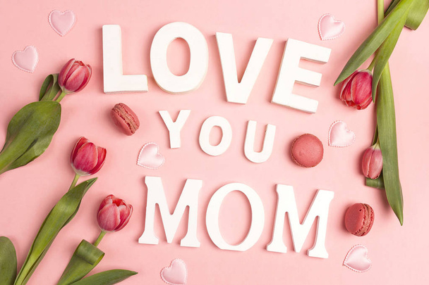 Mothers day message with tulips and macarons on pink background. - Fotoğraf, Görsel