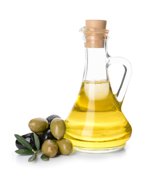 Fles smakelijke olijfolie op witte achtergrond - Foto, afbeelding