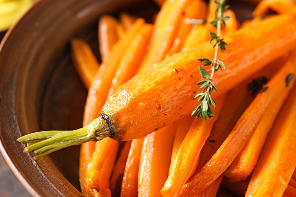 Zanahoria cocida en tazón, primer plano
 - Foto, imagen
