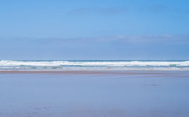 Wet sand of Mawgan Porth beach, Cornwall, UK - Foto, Imagen