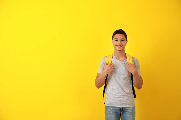 African-American teenage boy on color background - Foto, afbeelding