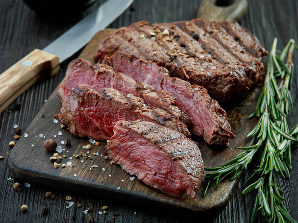grillezett bélszín steak húst - Fotó, kép