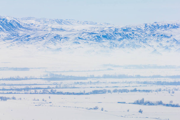 Kışın Kuzey Xinjiang, sonw ve buz dünyası, xinjiang, china - Fotoğraf, Görsel