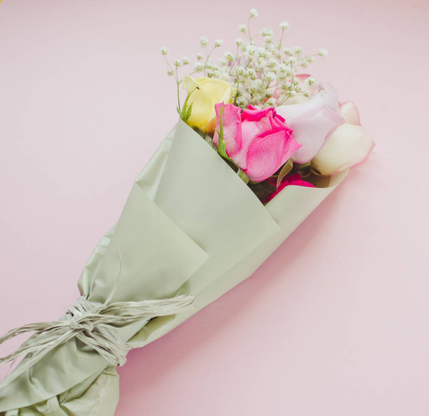 beautiful roses on background,close up - Φωτογραφία, εικόνα