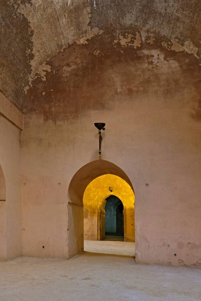 Wnętrze starego spichlerza i stajnia Heri es-Souani w Meknes, Maroko. - Zdjęcie, obraz