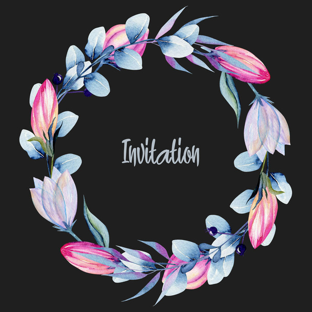 Kranz aus Aquarell-Blütenknospen in rosa und blauen Tönen, handbemalt auf dunklem Hintergrund, Design Einladungskarte - Foto, Bild
