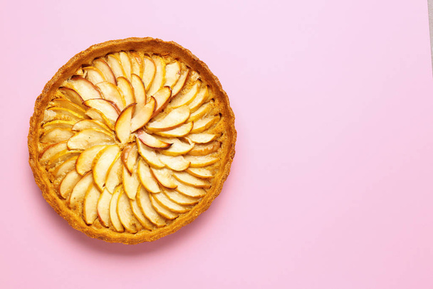 Tasty apple pie on color background - Foto, Imagem