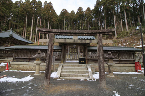 Mausoleo Tokugawa en Koya, Wakayama, Japón (escena de nieve
) - Foto, imagen