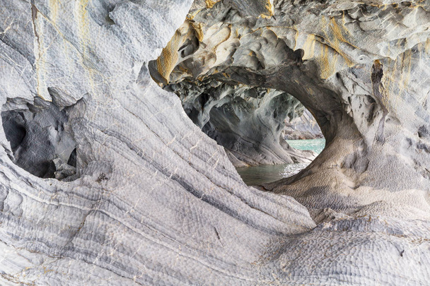 Необычные мраморные пещеры на озере генерала Каррера, Патагония, Чили. Carretera Austral
. - Фото, изображение